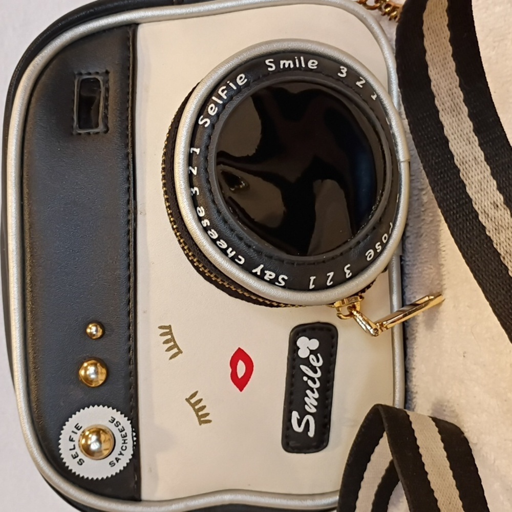 Kawaii Camera Shaped Cross Body Purse Novelty Handbag Selfie Camera Purse